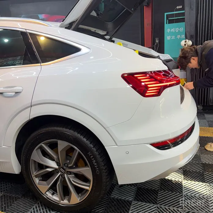 Фото 3 - Audi e-tron