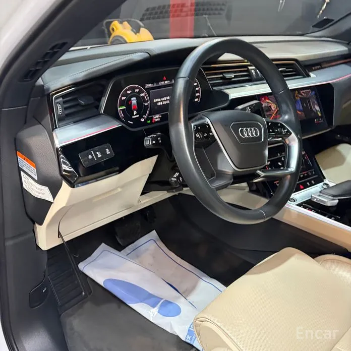 Фото 9 - Audi e-tron