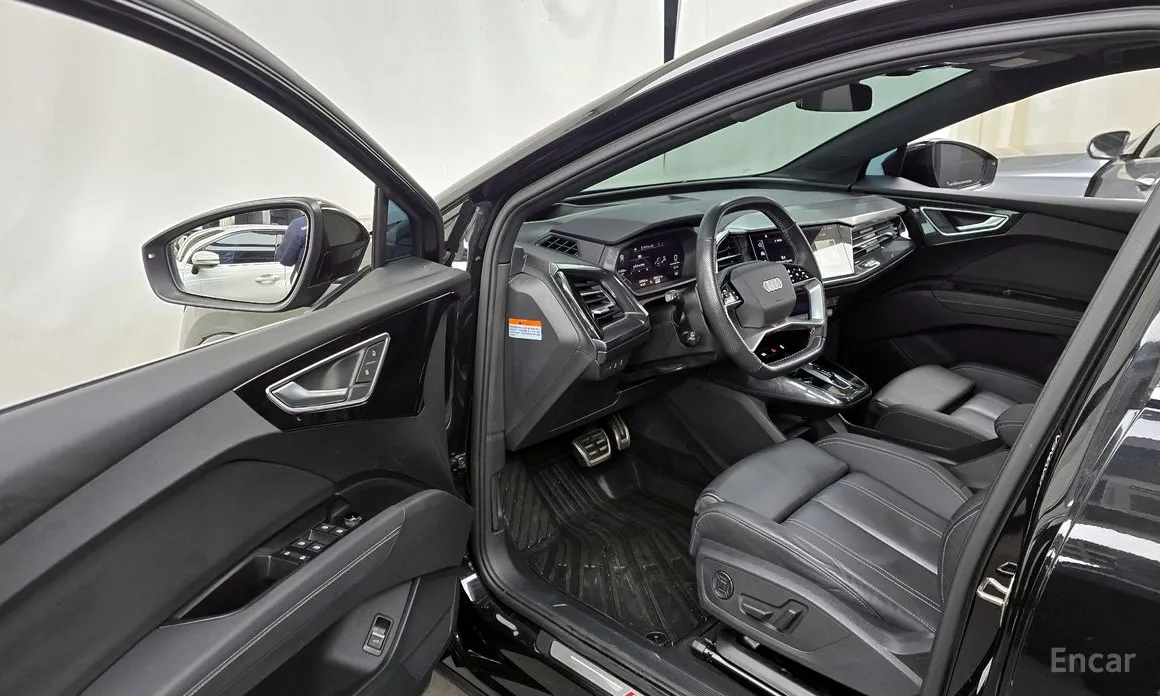 Фото 10 - Audi Q4 e-tron