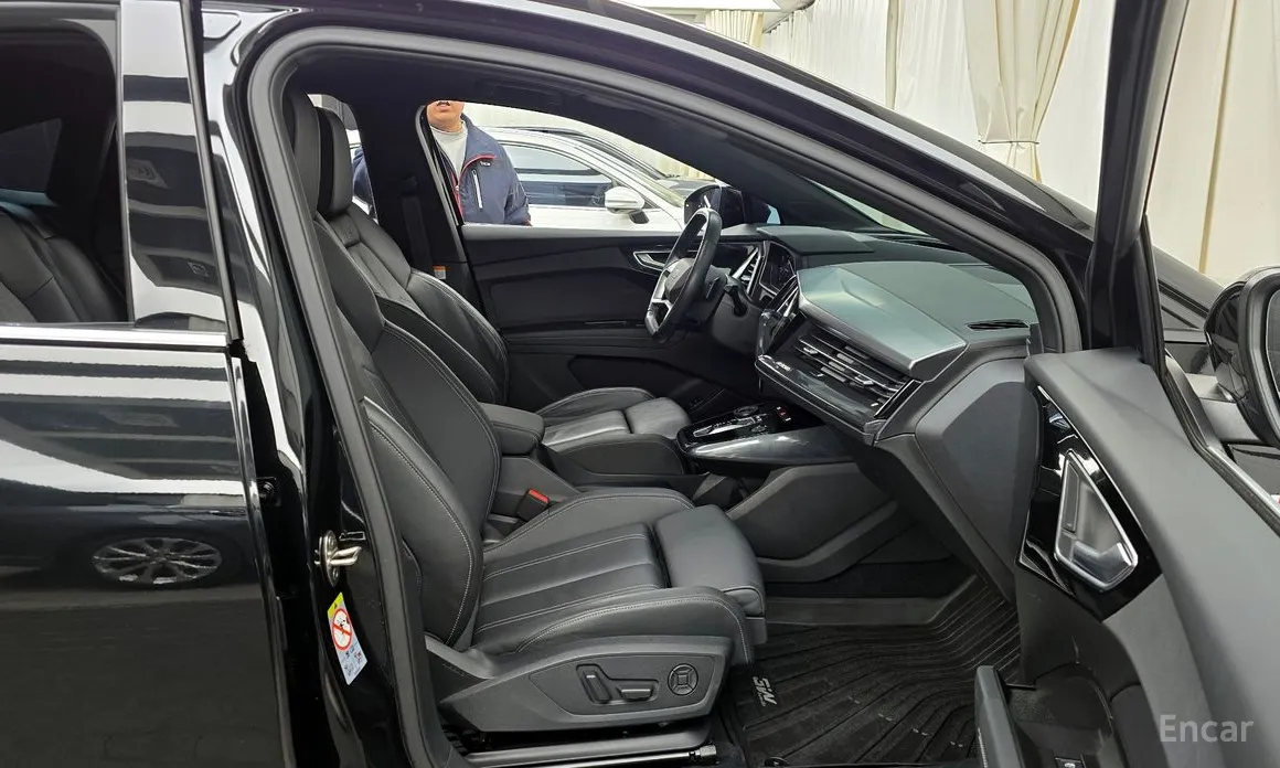 Фото 11 - Audi Q4 e-tron