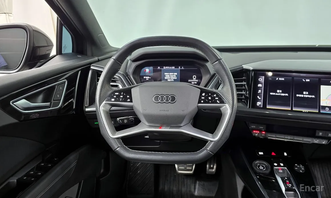 Фото 13 - Audi Q4 e-tron