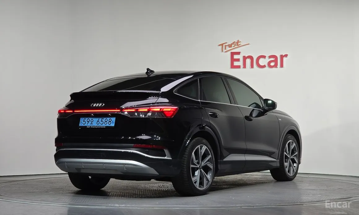 Фото 2 - Audi Q4 e-tron