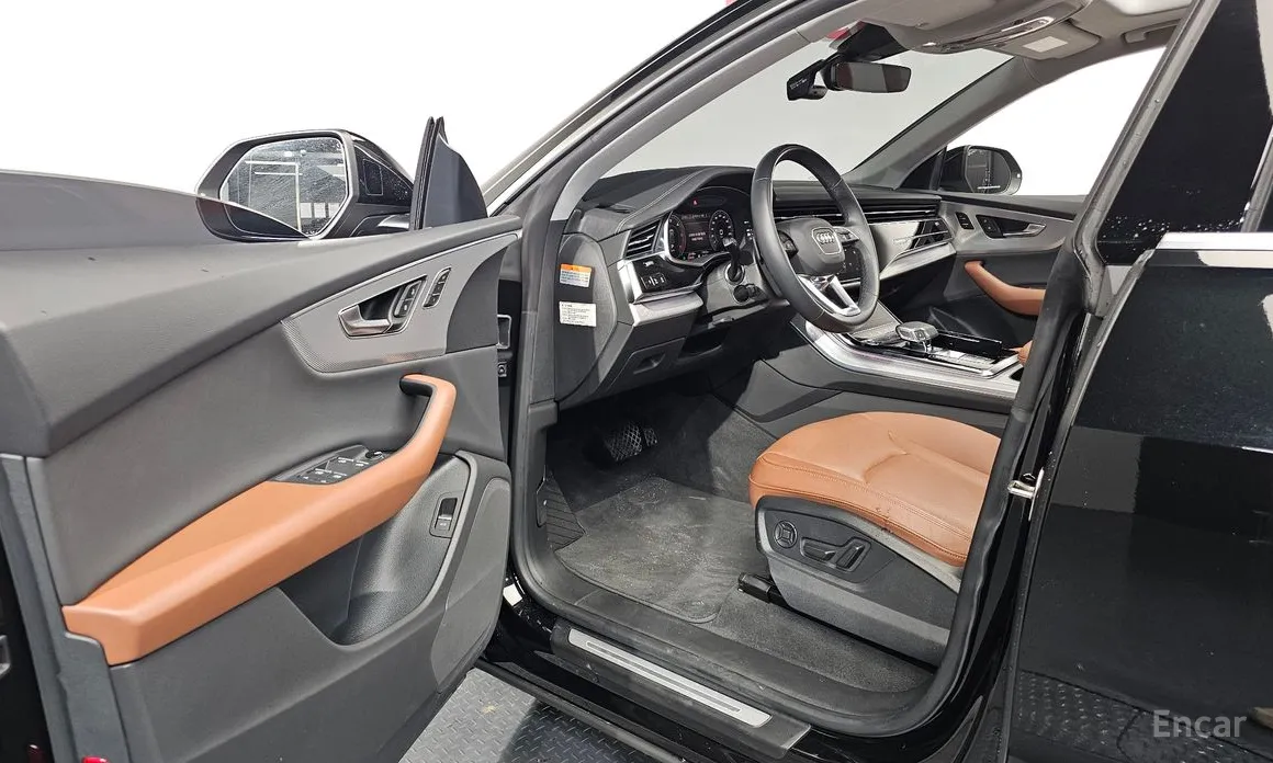 Фото 10 - Audi Q8