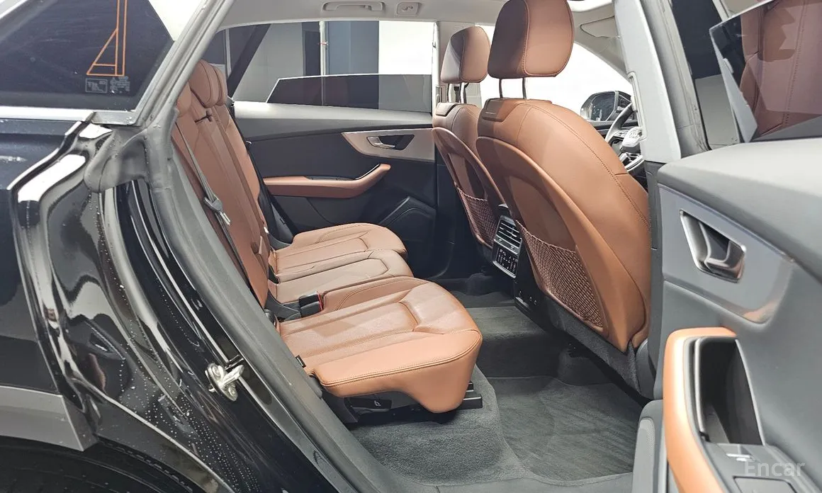 Фото 12 - Audi Q8