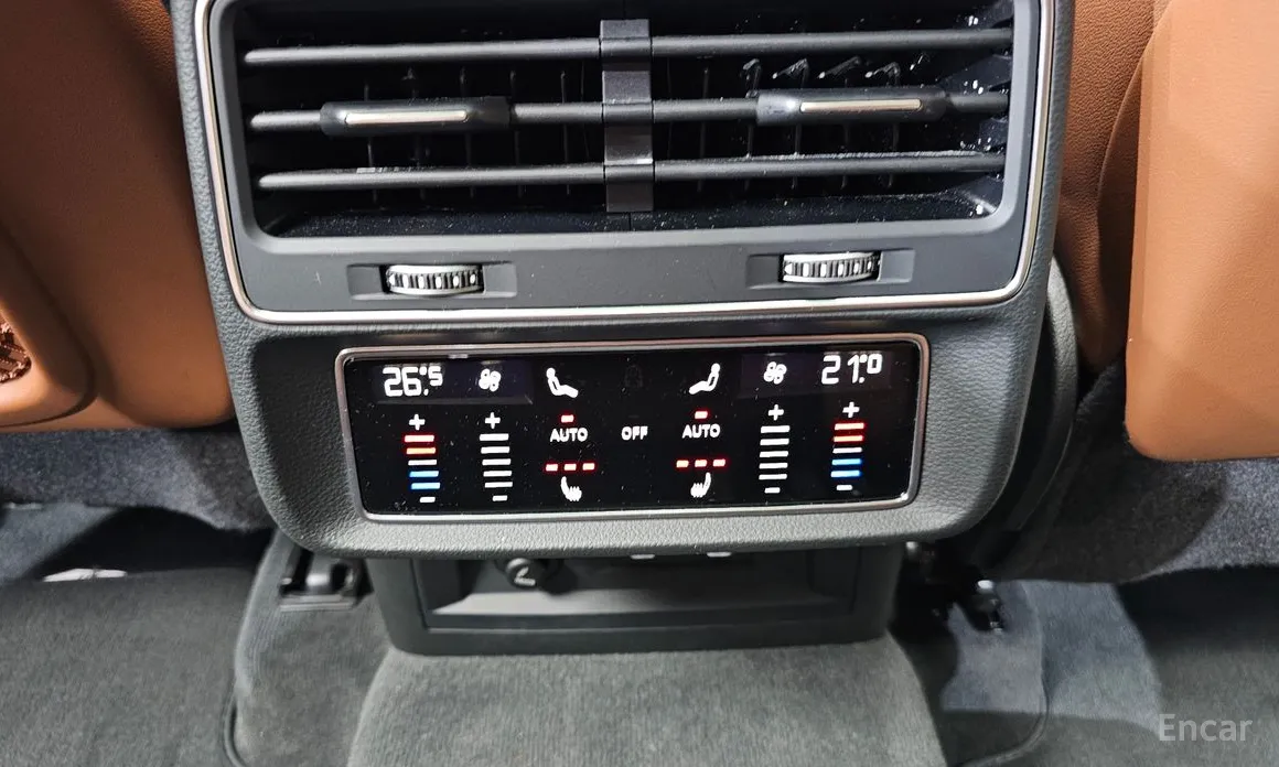 Фото 18 - Audi Q8