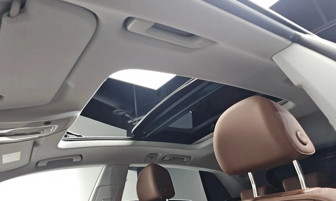 Фото 19 - Audi Q8