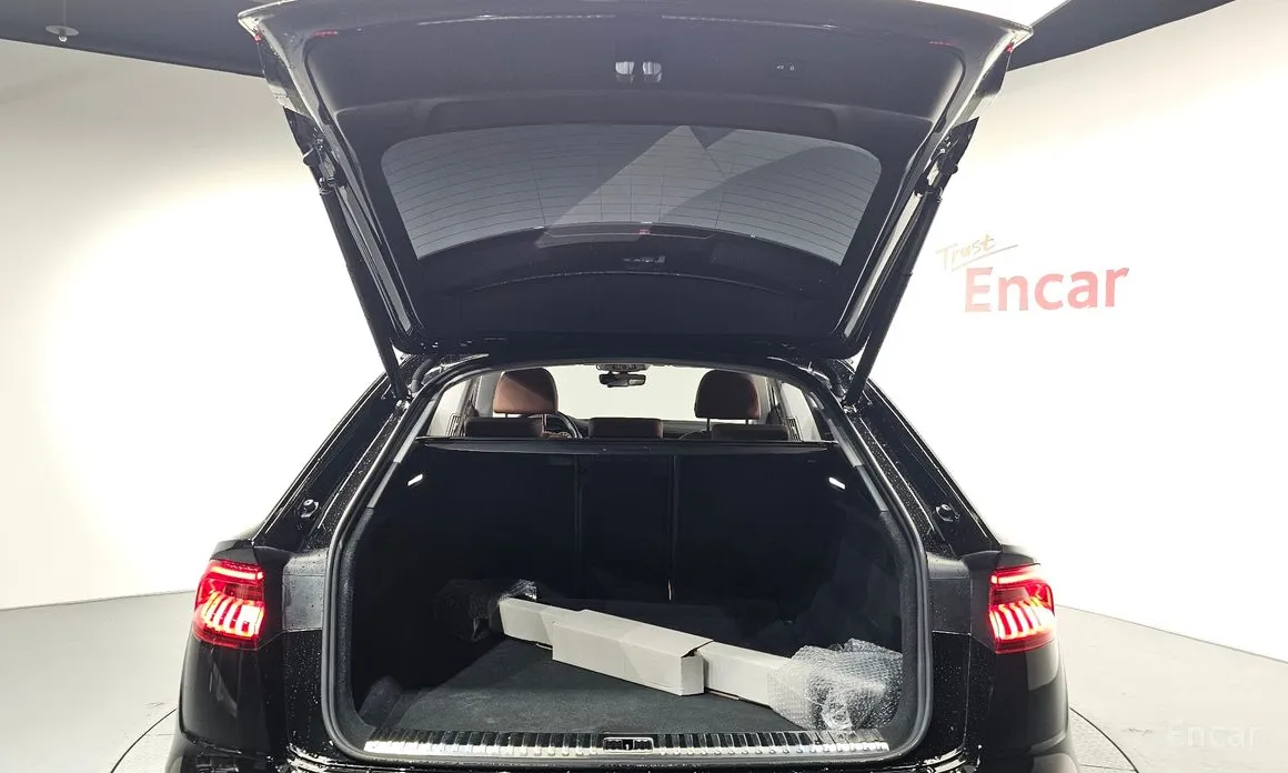 Фото 20 - Audi Q8