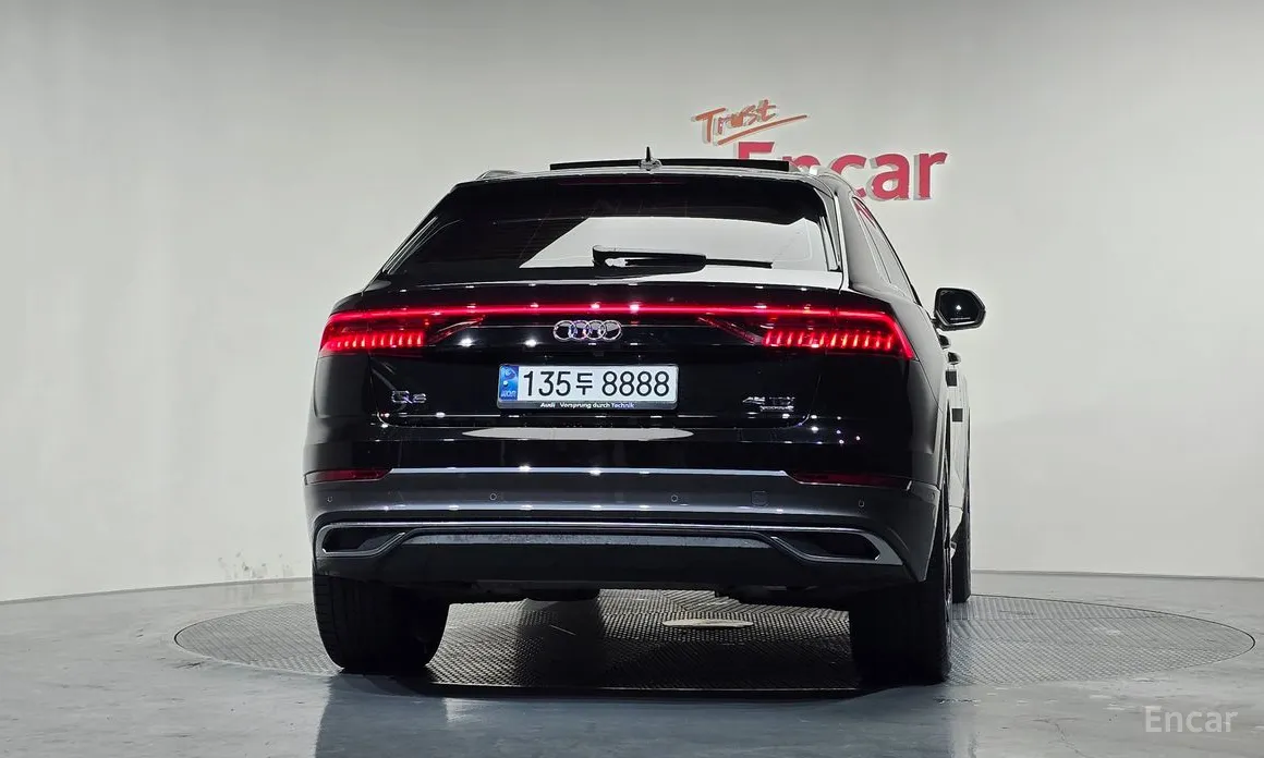 Фото 4 - Audi Q8