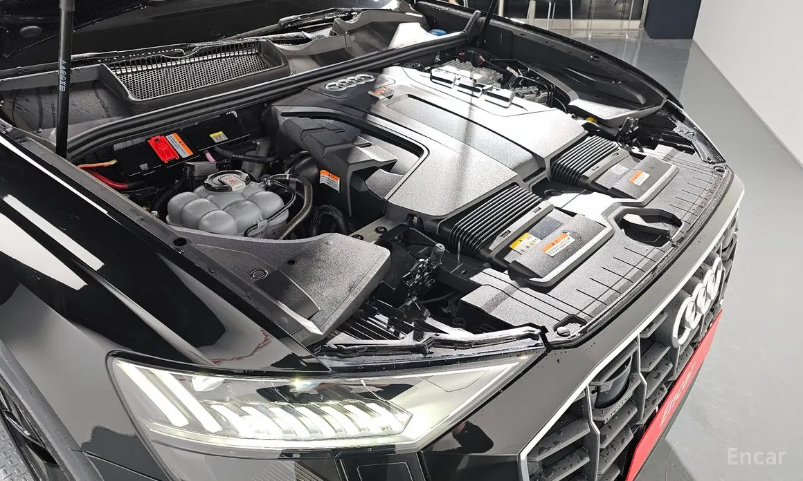 Фото 6 - Audi Q8