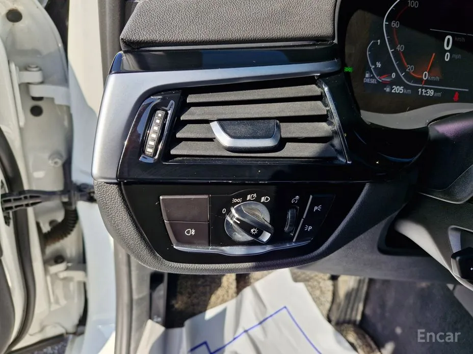 Photo 11 - BMW 5 Series