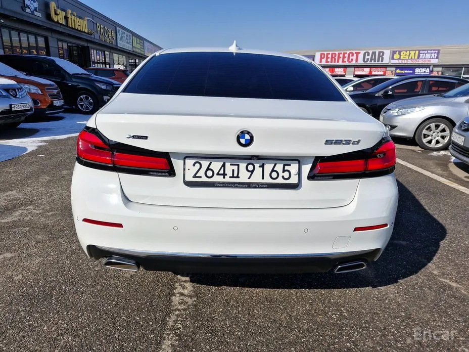 Photo 4 - BMW 5 Series