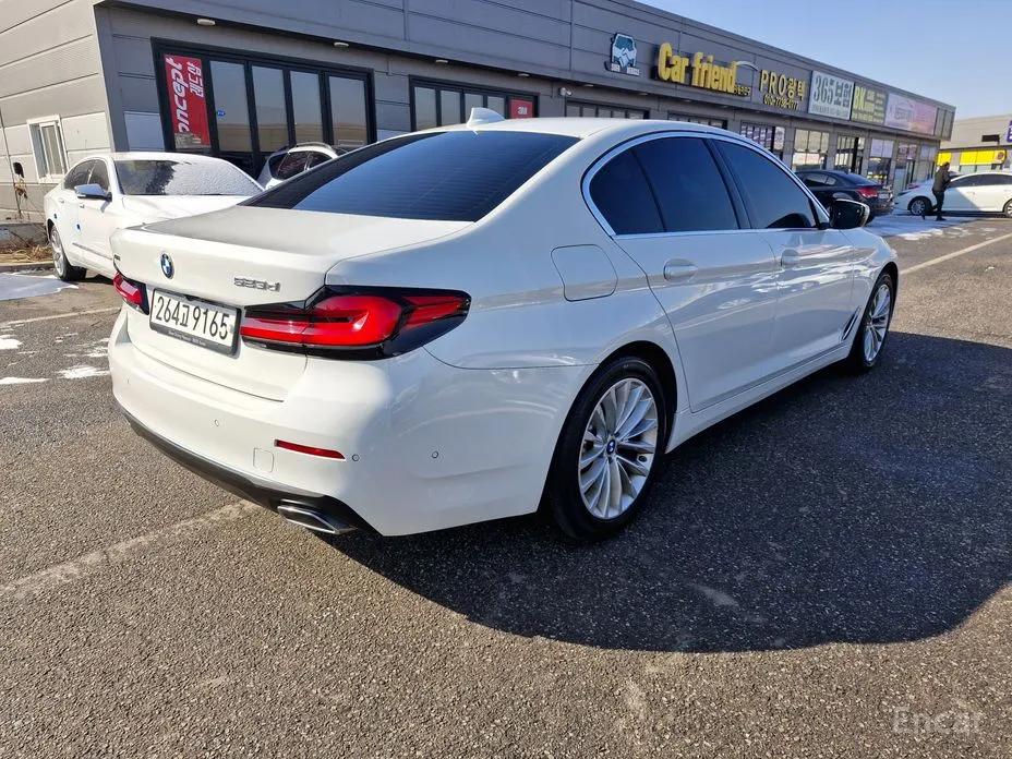 Photo 5 - BMW 5 Series