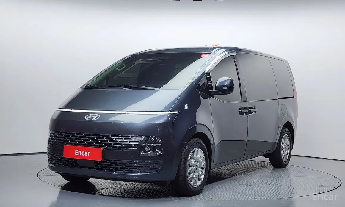 Фото 1 - Hyundai Staria