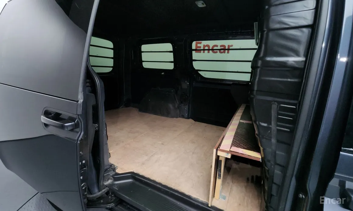 Фото 12 - Hyundai Staria