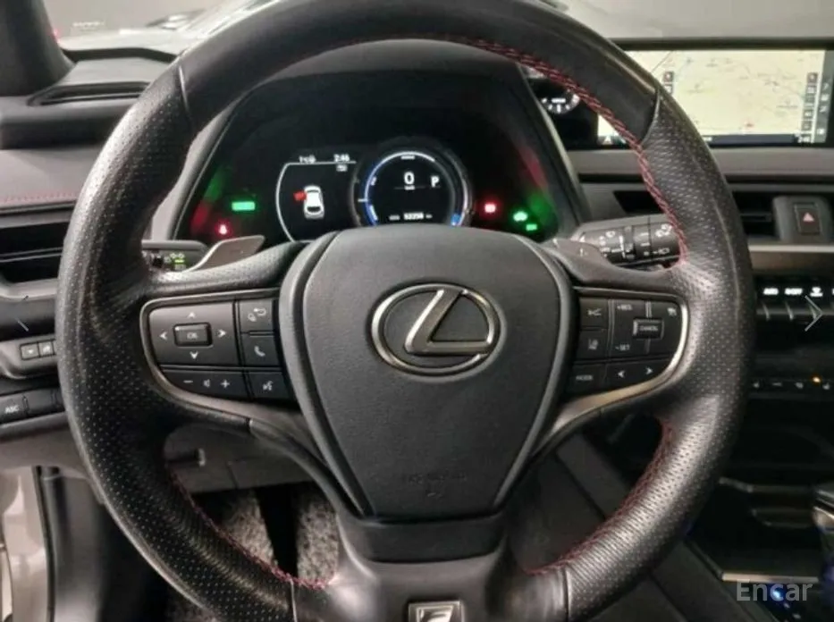 Фото 11 - Lexus UX
