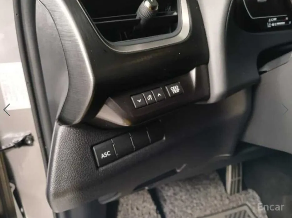 Фото 12 - Lexus UX