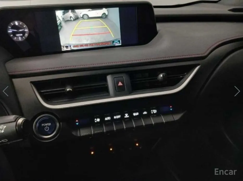 Фото 14 - Lexus UX