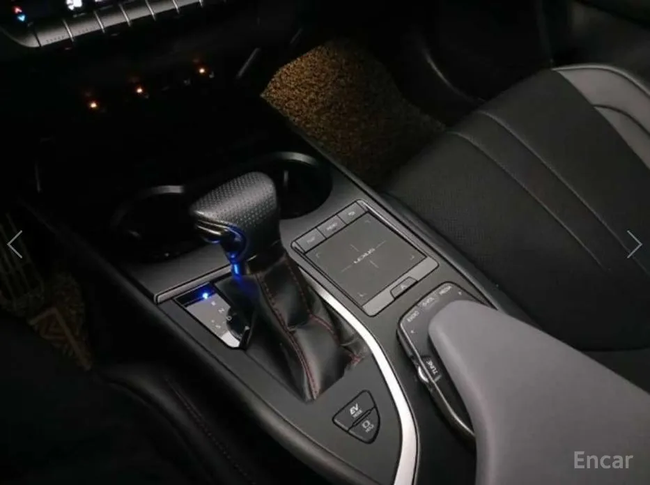 Фото 15 - Lexus UX