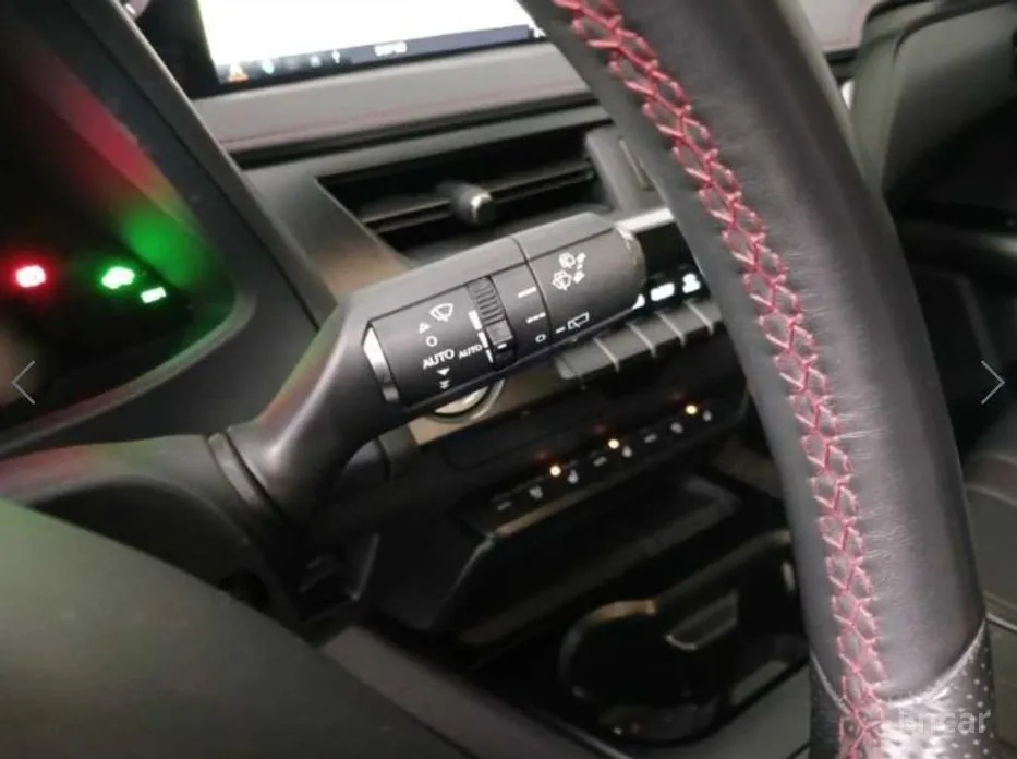 Фото 17 - Lexus UX