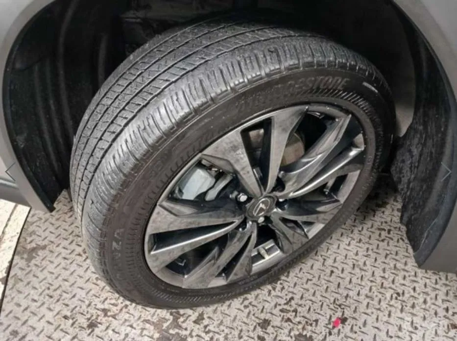 Фото 20 - Lexus UX