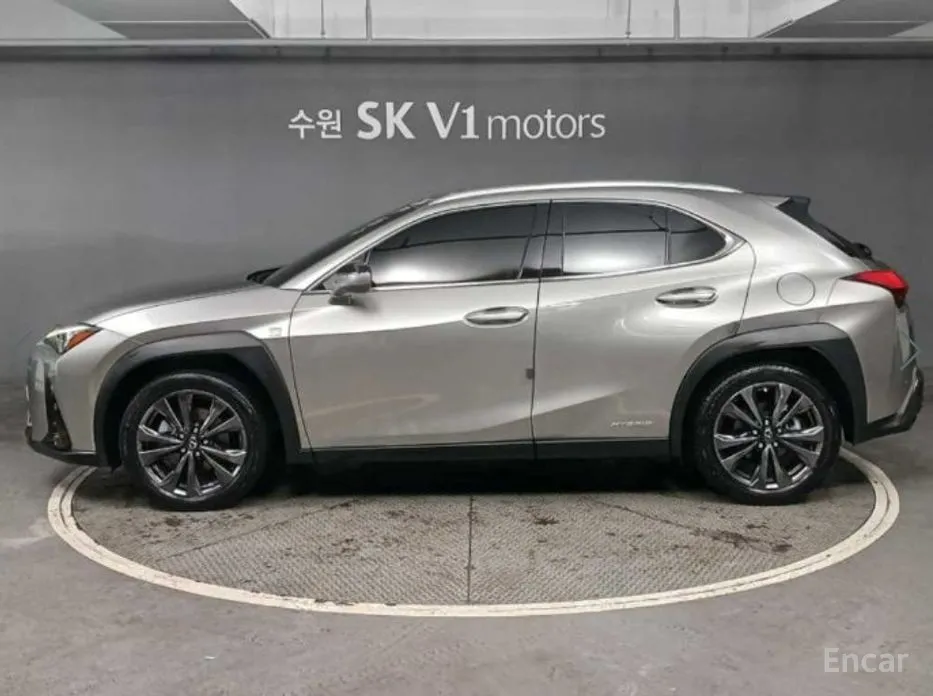 Фото 3 - Lexus UX