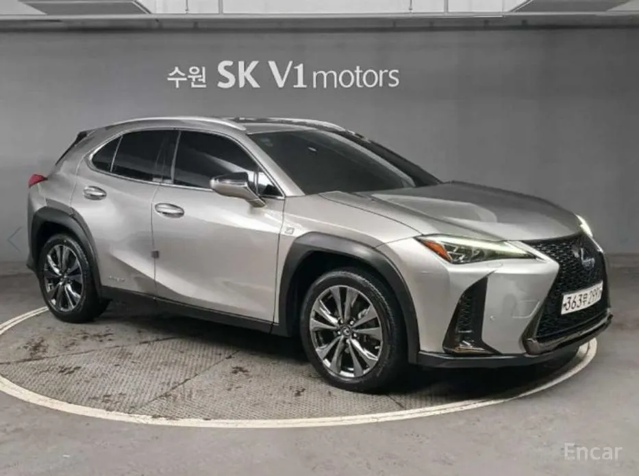 Фото 5 - Lexus UX