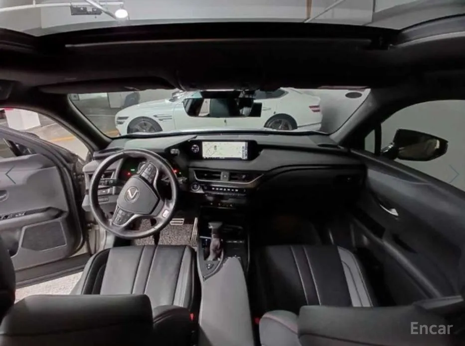 Фото 6 - Lexus UX