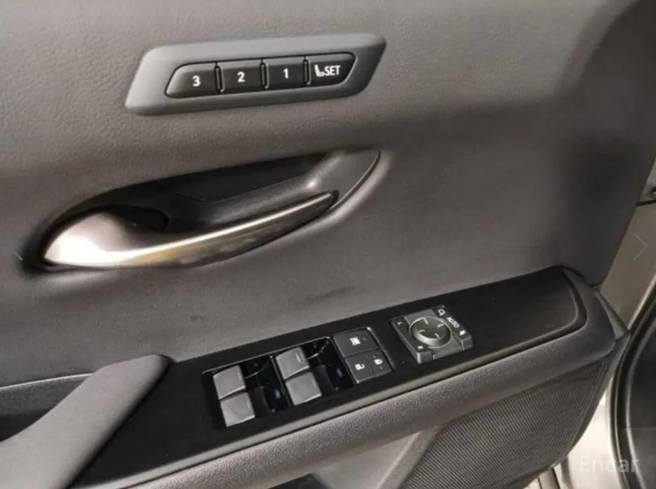 Фото 9 - Lexus UX