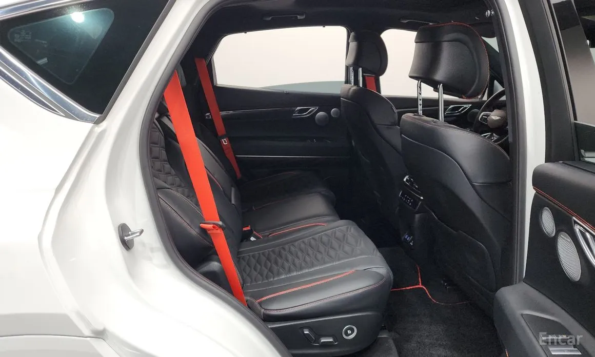 Фото 12 - Genesis GV80