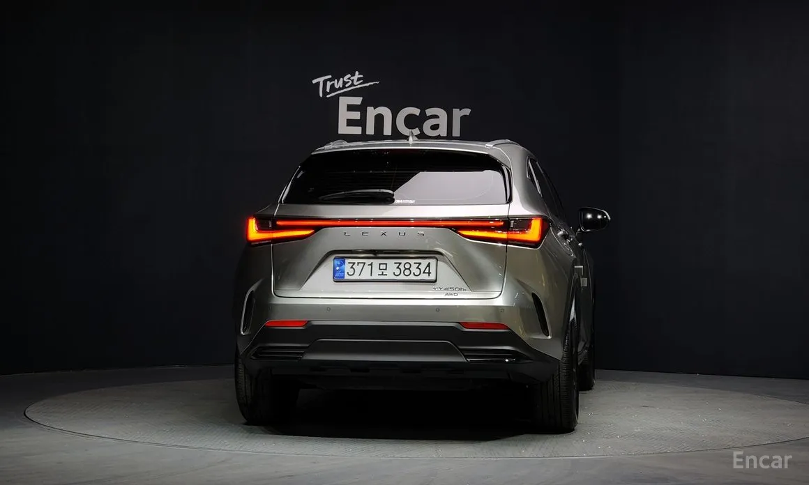 Фото 4 - Lexus NX