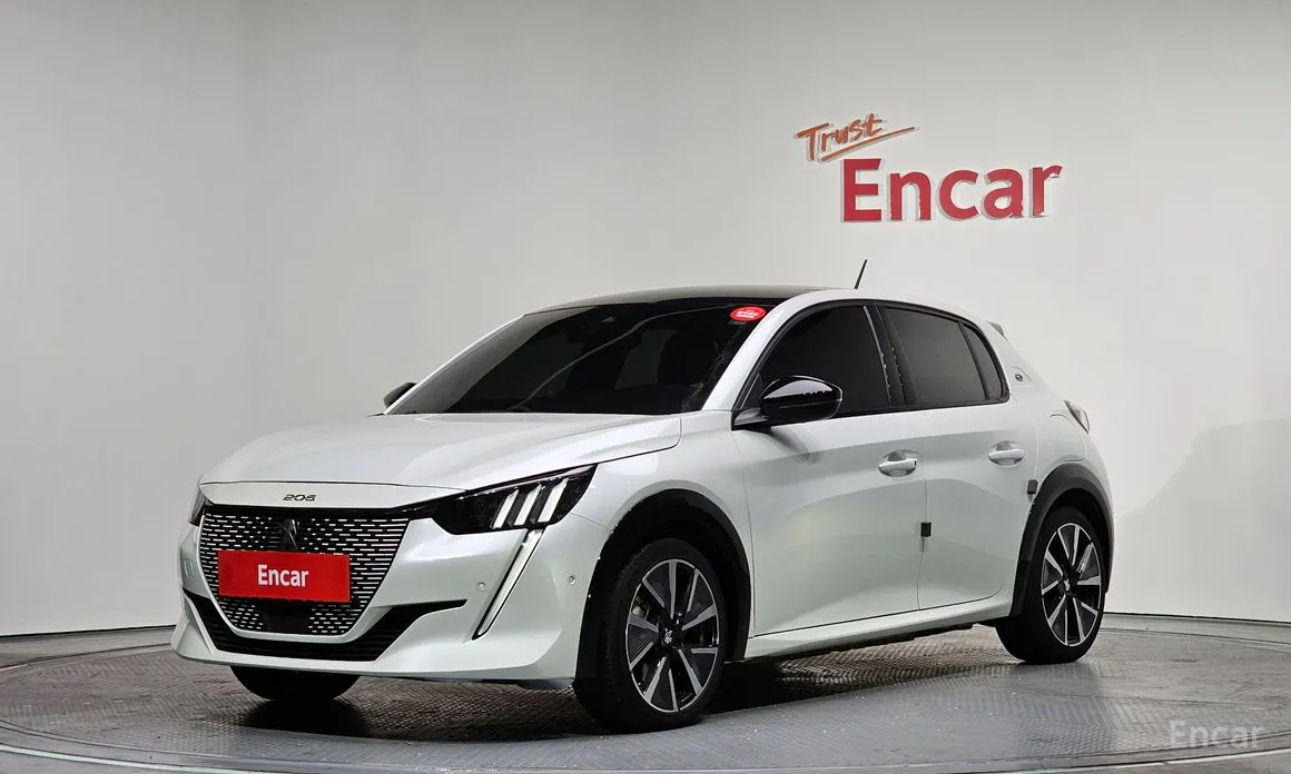 Фото 1 - Peugeot 208