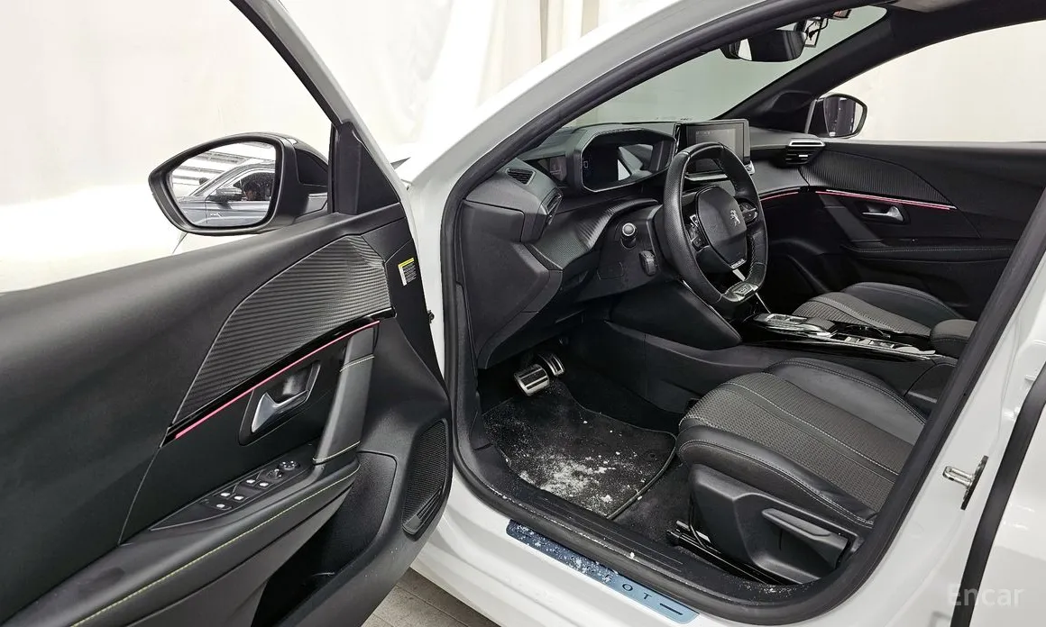 Фото 10 - Peugeot 208