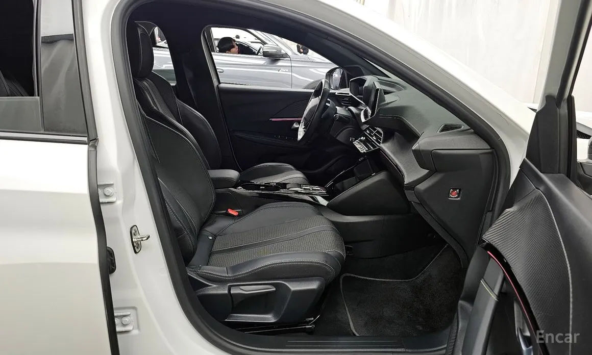 Фото 11 - Peugeot 208