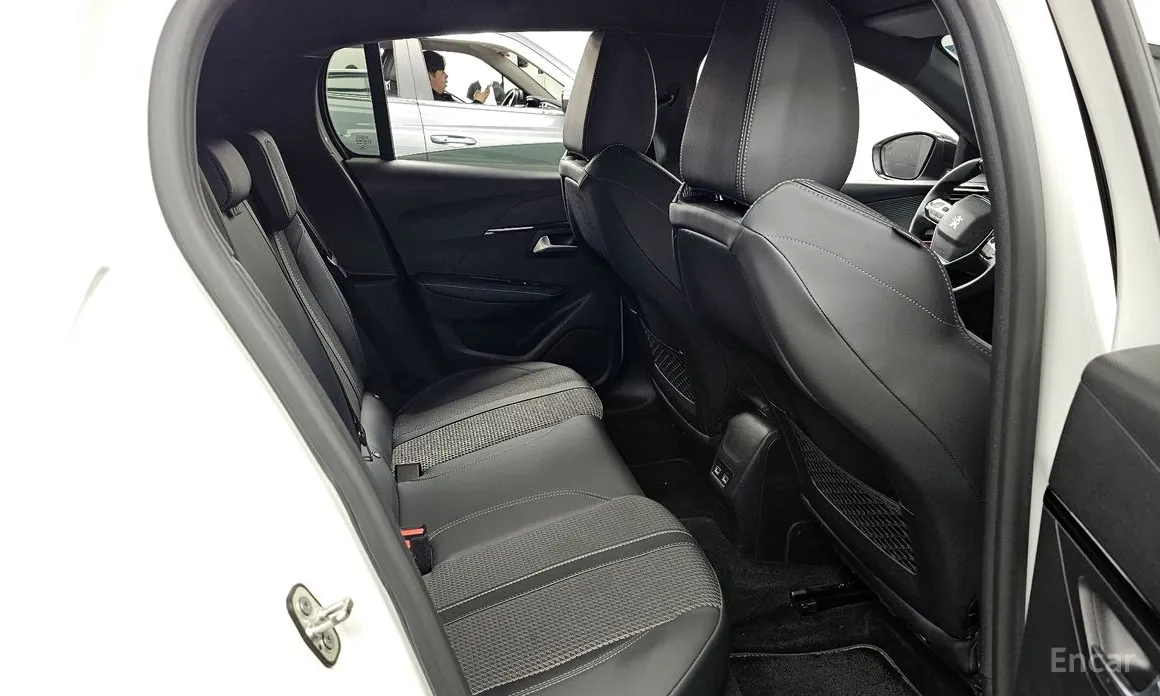 Фото 12 - Peugeot 208