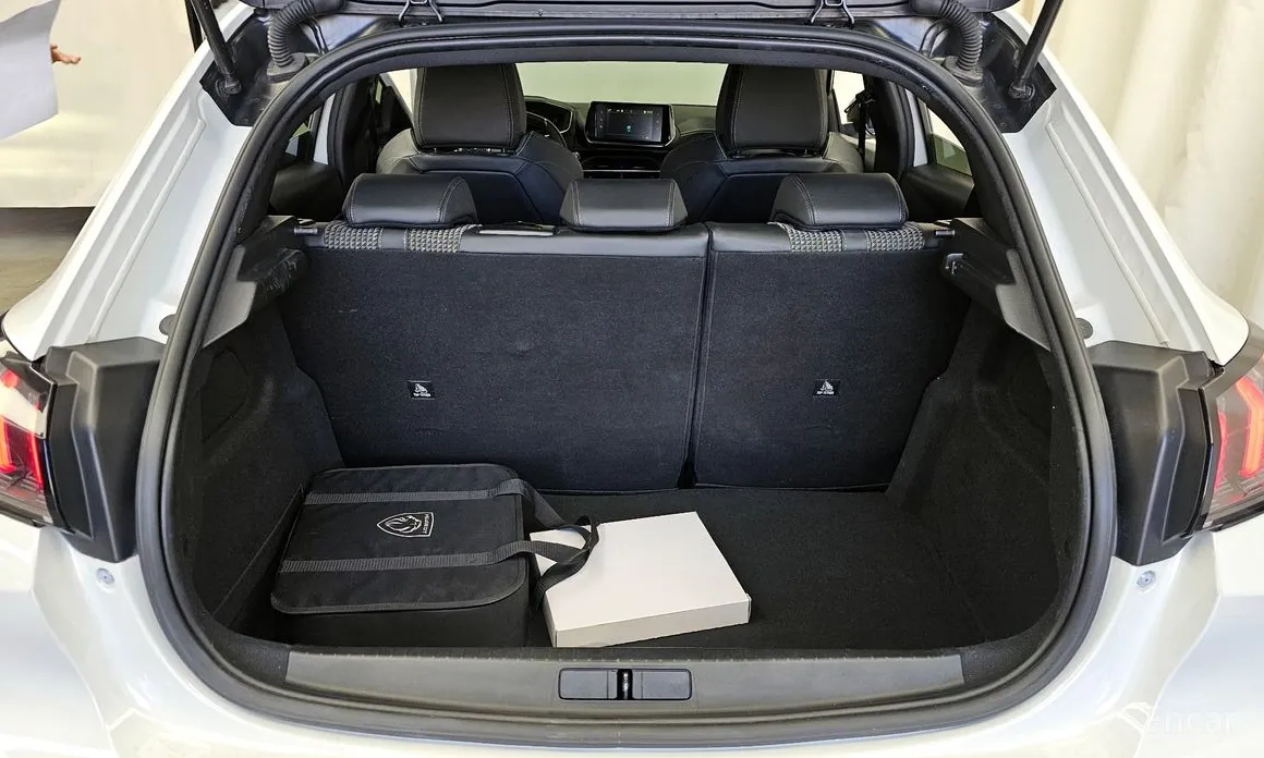 Фото 20 - Peugeot 208