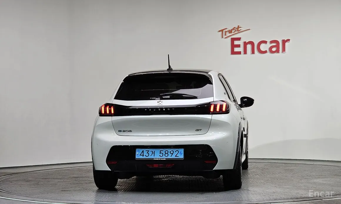 Фото 4 - Peugeot 208