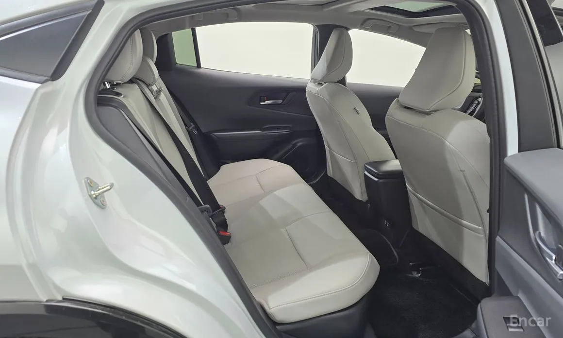 Фото 12 - Toyota Prius