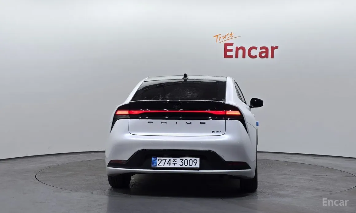 Фото 4 - Toyota Prius