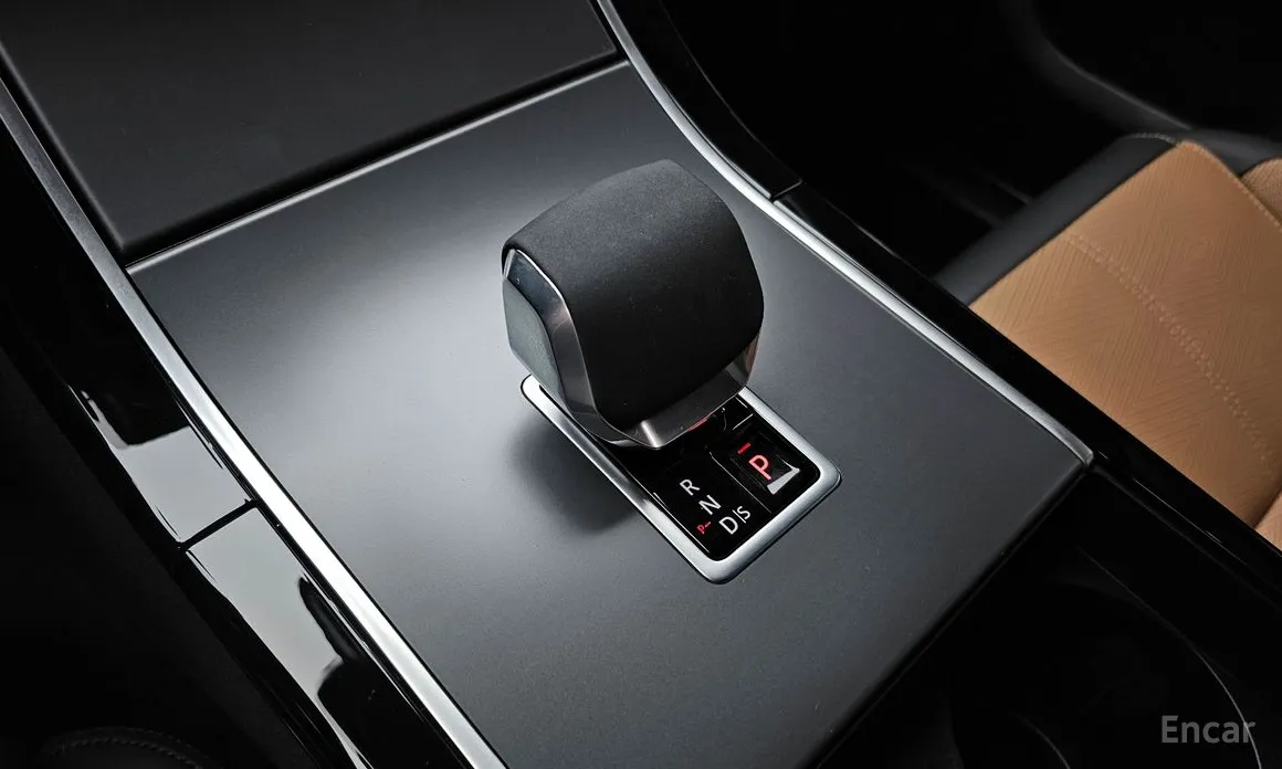 Фото 9 - Land Rover Range Rover Velar