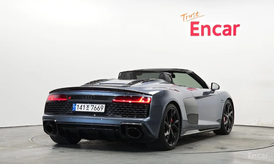 Фото 2 - Audi R8