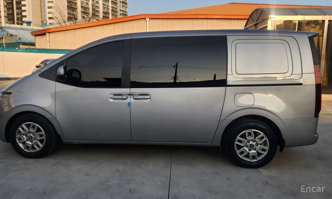 Фото 14 - Hyundai Staria