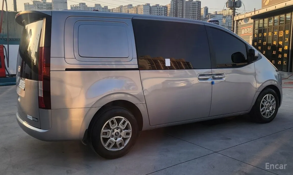 Фото 2 - Hyundai Staria