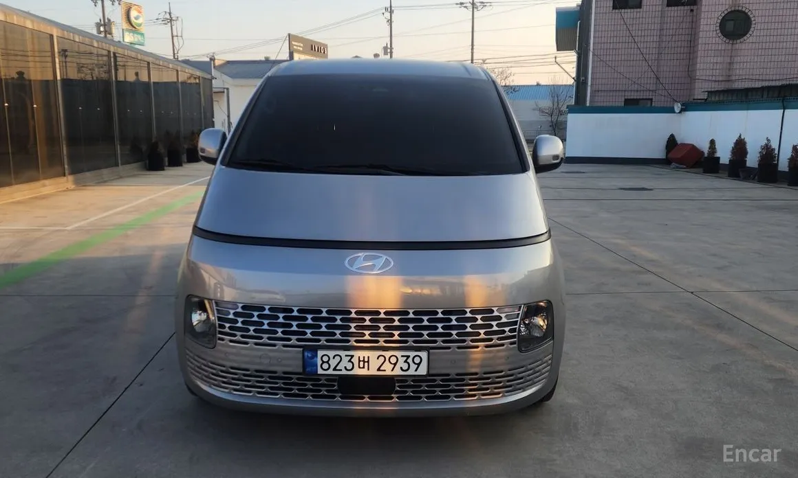 Фото 3 - Hyundai Staria