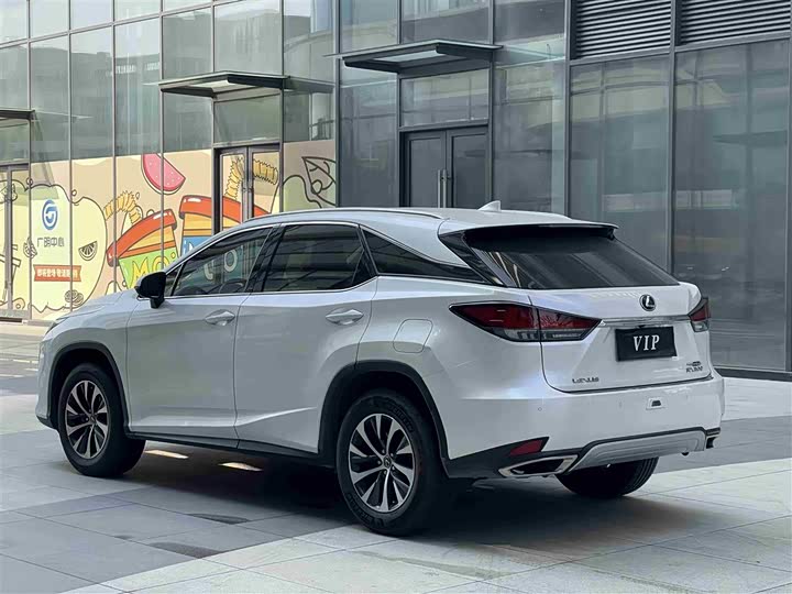 Фото 4 - Lexus RX