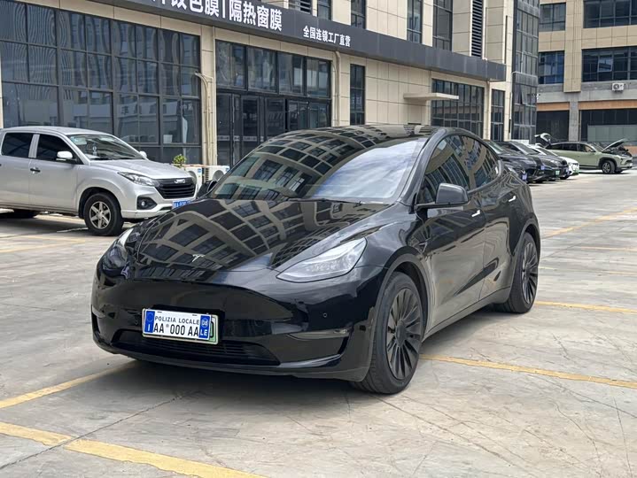 Фото 1 - Tesla Model Y