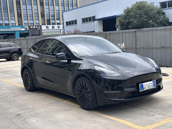 Фото 3 - Tesla Model Y