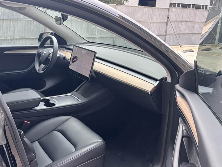 Фото 8 - Tesla Model Y