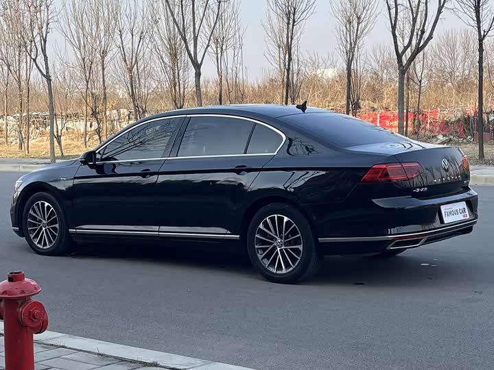 Фото 4 - Volkswagen Magotan