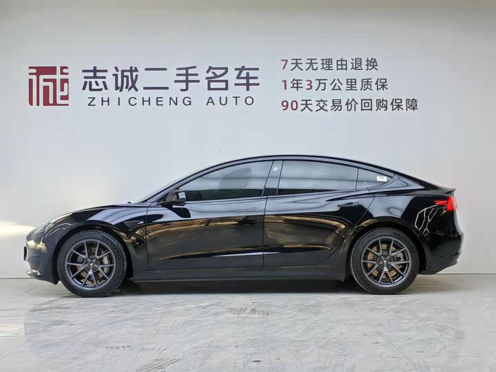 Фото 3 - Tesla Model 3