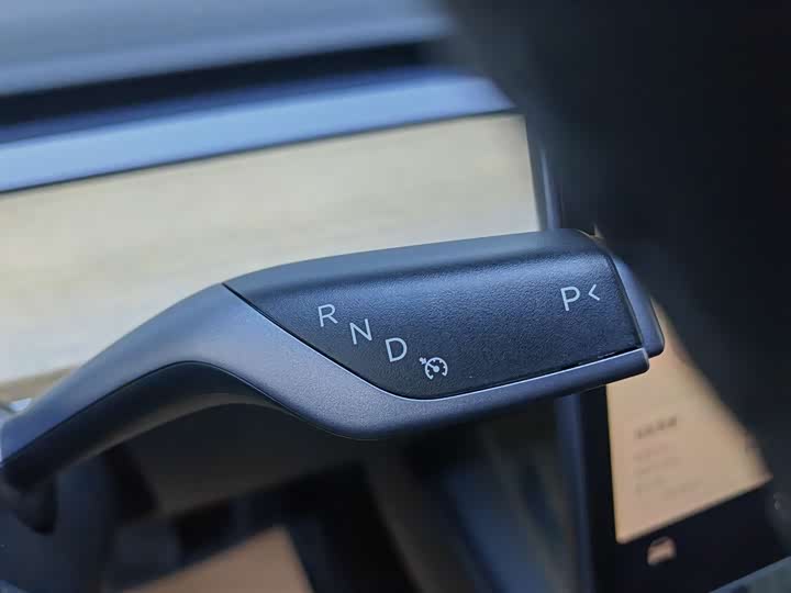 Фото 8 - Tesla Model 3